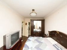 近轨交口百米,一梯两户,双南两房两厅,户型正气,房东诚意出售