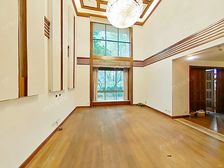 独栋,两百多平花园,小区位置好,看房随时有钥匙,可谈