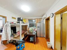 顶楼带阁楼 业主急抛,诚意出售