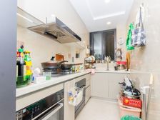 精装修,拎包入住,飞机户型大两房,中-央空调加地暖,欢迎品鉴