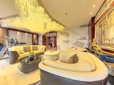 悦峰空中别墅 共3层 每层200平层高3.6米 高速电梯