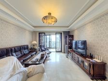 新上经典大4室,带车位,位置好,采光佳,俯瞰小区,欢迎品鉴。