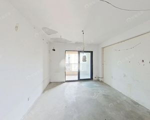 地铁口 低总价三房 采光很好 价格可谈 随时可看