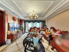 印象城旁 小区金盛金磐保养好