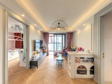 高品质小区,人车分离,多公园环境好,楼层好!欢迎实地看房 。