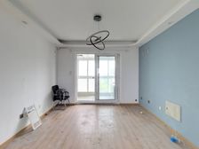 地铁口200米,带阁楼两房,一层价格,双层生活。欢迎实地看房