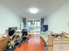 15号口,朝有晨露晚有霞, 可一家三代同时居住, 诚意出售。