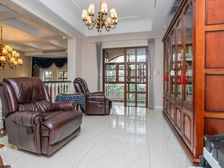 此房满五,位置安静不靠路,精装修业主保养的崭新