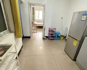 华威西里低楼层两居室出售
