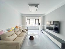 不沿火车道 门口三条地铁线 龙湖天街 万虹广场