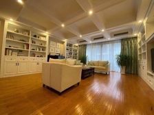 类独栋别墅,豪华装修保养好,有天有地有花园,送车位,诚意出售