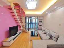 买一层送一层 阁楼上可做一室一厅 并且带一个20平的露台