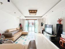 小区中心位置,顶楼复式,一梯两户,满五年无税,有产权车位。