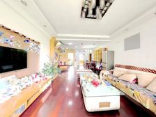 此房格局好,户型三开间朝南带阳台,三房适合改善自住