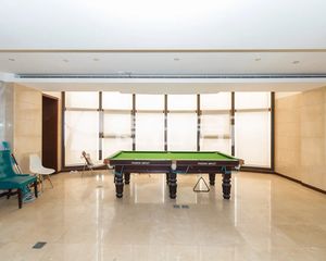 中国第一商城4室2厅精装修