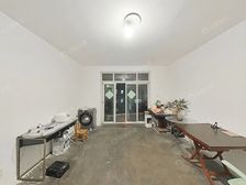 一手清水房,纯毛坯,南北通双阳台全明三房,采光好,诚意出售