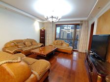 日湖花园5室2厅2卫南朝向420.0万元/套出售