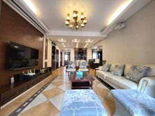 中南路四大广场旁边 美式豪装 三房 送入户花园