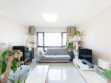 南北三居室,有人住,找我优惠,看房致电