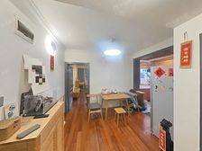 精装修30万 厅带阳台 可做两房 小区花园位置