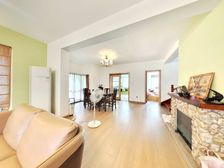 此房满五,西边套 小区二期中间 ,花园300平,精装修,诚售