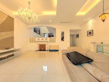 4 联排的大户型,面宽足,挑空大厅。南花园,带车库,欢迎品鉴