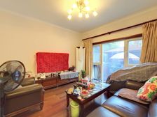 弄里人家联排,小区中间位置,业主诚意出售,看房方便,欢迎品鉴