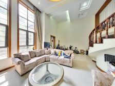 品质别墅区 ,使用面积大, 有院子带露台,位置好,欢迎品鉴。