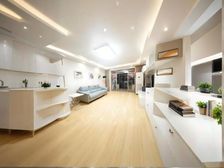 精装修拎包入住 小区中心位置 带院子