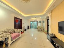 买房子就是看未来 电梯房 精装修 三室 出门三大公园