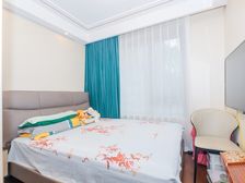 精装修 高品质小区 高 带大花园 中间位置