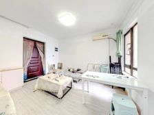 房东诚心出售 小区环境优美 此房南北通 电梯房 双阳台