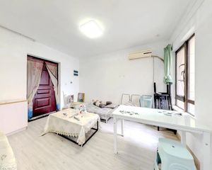 房东诚心出售 小区环境优美 此房南北通 电梯房 双阳台