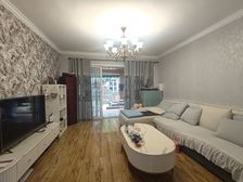 轻轨环线门口,业主自住保持非常新,带前后花园急售