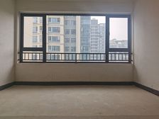 中央公园近商圈轻轨书包洋房。龙湖景粼玖序 四房 保真!