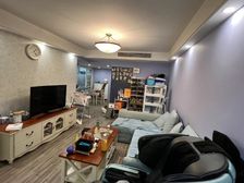 烫金地段,南3房,中等装修装修,全明户型,家具家电全送,满五