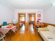 曹2双南两房,健身楼层,一梯三户,单价3.7,。