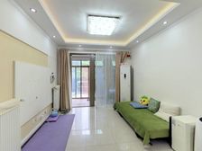 一楼带院子附三层,含两层大储藏室 带车位 满五年