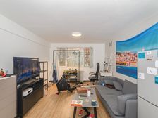 上地地铁旁,南向正规一居室,户型方正,使用率高,看房方便诚售