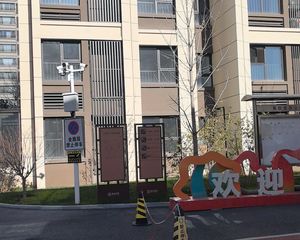 车公庄展欣佳苑 全南向小两居 550万 小区中间位置