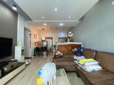 轻轨站门口,永辉超市楼上,3房急售