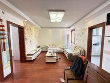 南北通透 高楼层采光充足 精装好房 有电梯 交通便利 大两居