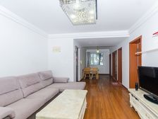 此房南北格局,楼层好视野,宽阔,采光充足