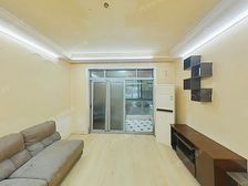 2012年电梯次新房,环境好,车位多,进出方便,地鉄口位置