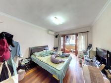 新华小区 简单装修 179万可谈 全南2房 出门 价格好谈的