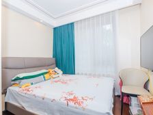 精装修 高品质小区 高 带大花园 中间位置