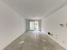 清晨在藤椅上品茶听风,午后花园修草,静观鱼游,欢迎实地看房。