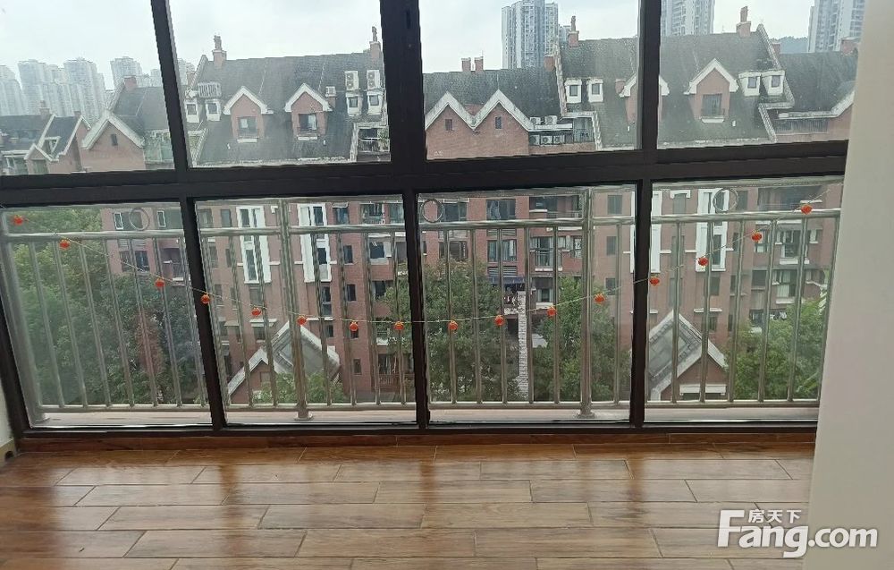 华宇天宫花城小区租房,六室两厅, 北站门口,精装顶跃急租,重庆两江