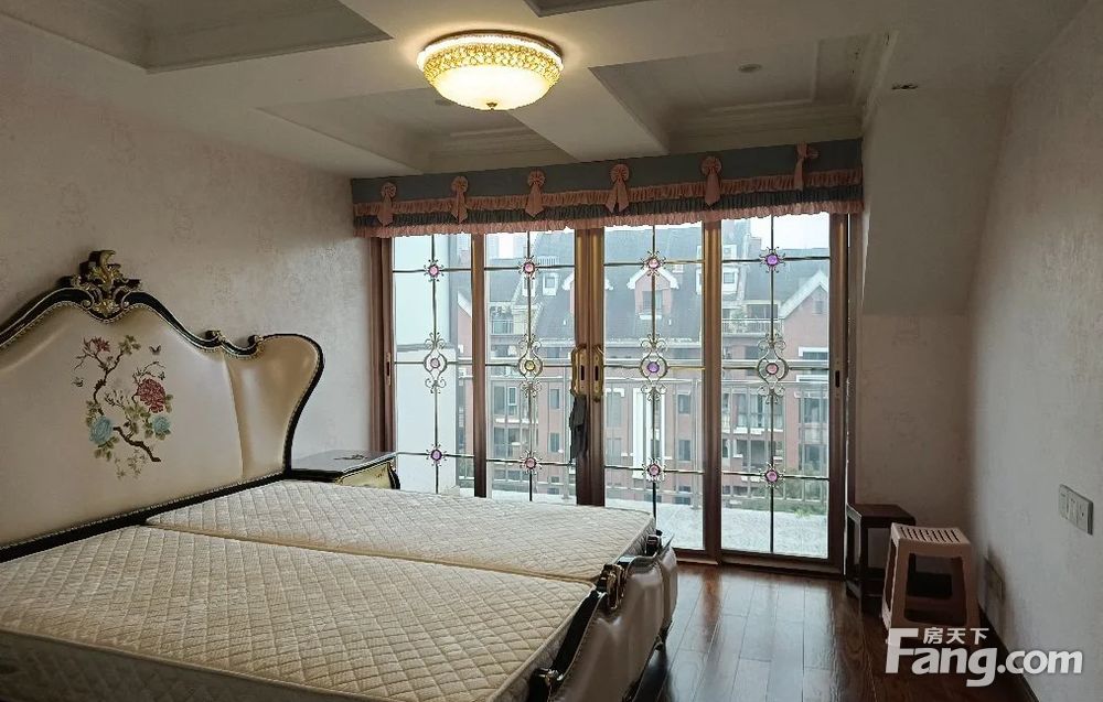 华宇天宫花城小区租房,六室两厅, 北站门口,精装顶跃急租,重庆两江