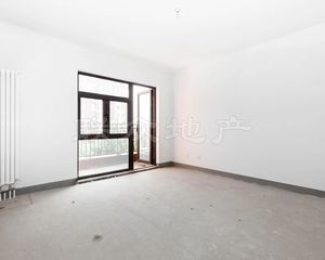 格林云墅4室2厅 毛坯